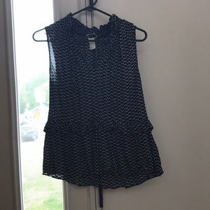 Sleeveless patterned top